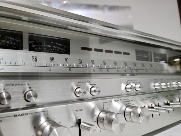 Vintage-Receiver-3